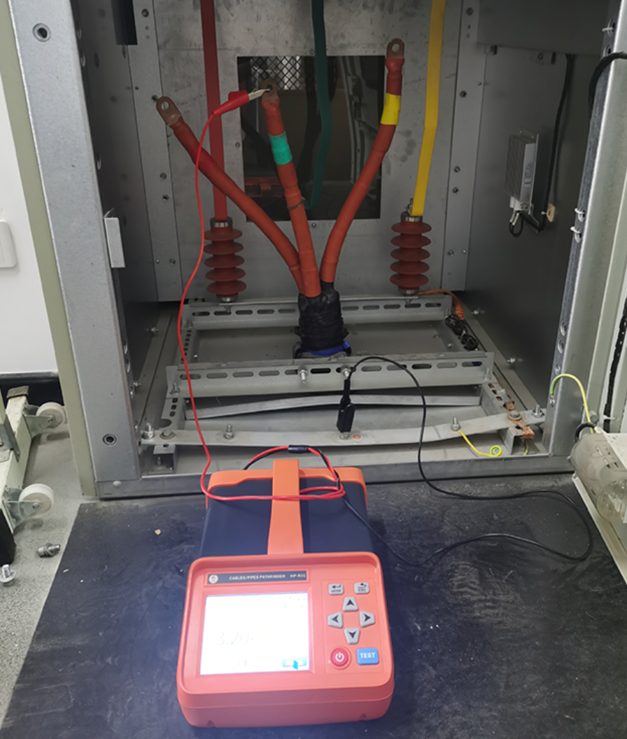 R30 Underground Cable & Pipeline Locator